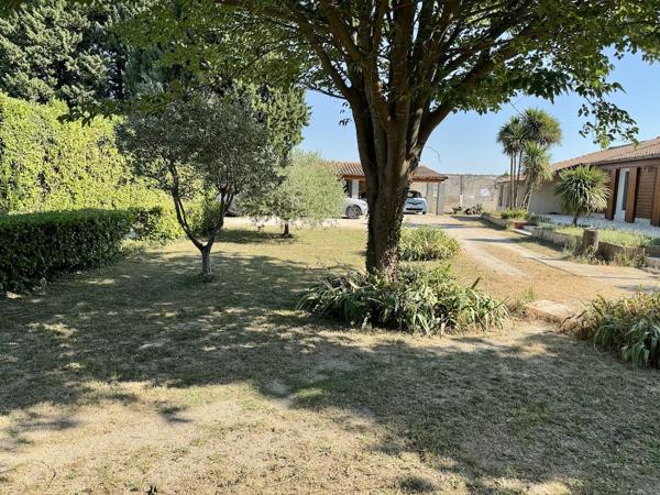 Villa de plain-pied 154 m2 sur 1023 m2 de terrain clos Camaret-sur-Aigues (84850)