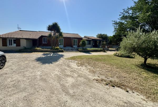 Villa de plain-pied 154 m2 sur 1023 m2 de terrain clos Camaret-sur-Aigues (84850)