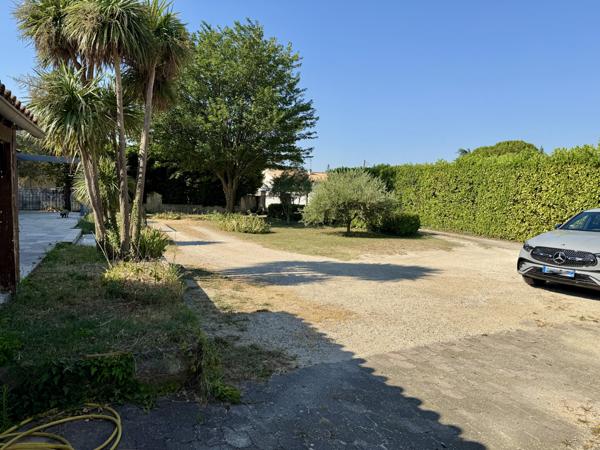 Villa de plain-pied 154 m2 sur 1023 m2 de terrain clos Camaret-sur-Aigues (84850)