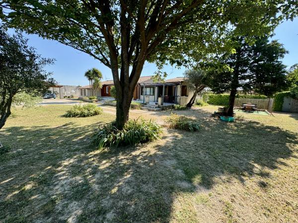 Villa de plain-pied 154 m2 sur 1023 m2 de terrain clos Camaret-sur-Aigues (84850)