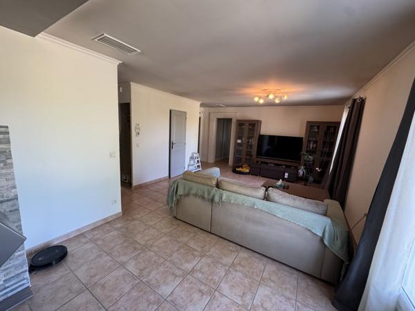 Villa de plain-pied 154 m2 sur 1023 m2 de terrain clos Camaret-sur-Aigues (84850)