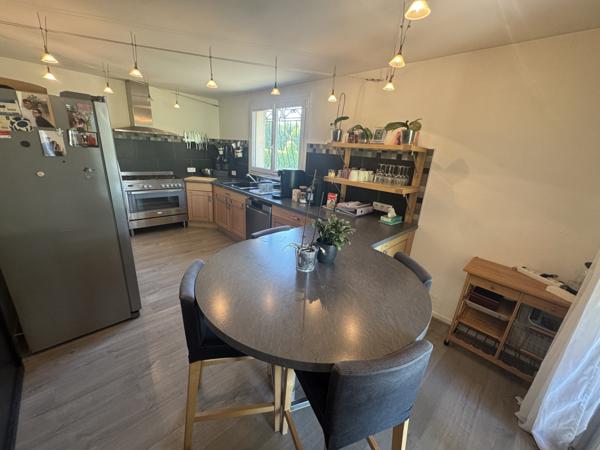 Villa de plain-pied 154 m2 sur 1023 m2 de terrain clos Camaret-sur-Aigues (84850)