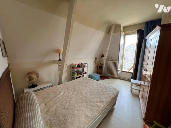 Immeuble à vendre centre de GENNES 