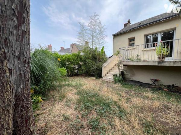 Immeuble à vendre centre de GENNES 