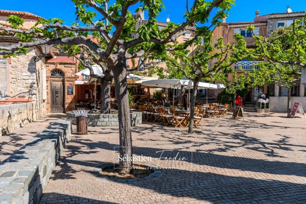 🛍️ À CÉDER – Boutique de prêt-à-porter “Emilie Jane” – Emplacement N°1 au cœur du Castellet (83) 📍 Rue du Jeu de Paume – Centre piéton du village médiéval