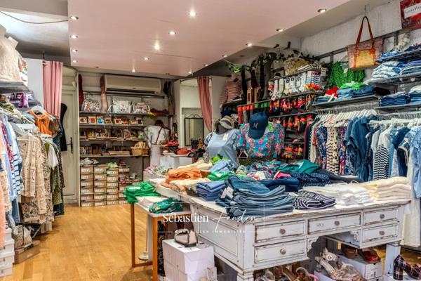 🛍️ À CÉDER – Boutique de prêt-à-porter “Emilie Jane” – Emplacement N°1 au cœur du Castellet (83) 📍 Rue du Jeu de Paume – Centre piéton du village médiéval