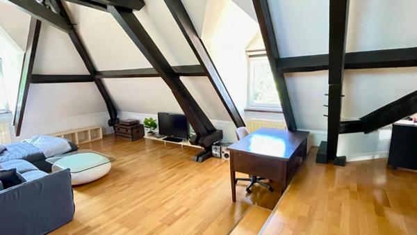 A 15 minutes de Tarbes, maison traditionnelle 10 pièces , 5 chambres, avec parc et piscine.