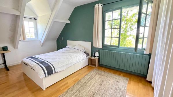 A 15 minutes de Tarbes, maison traditionnelle 10 pièces , 5 chambres, avec parc et piscine.