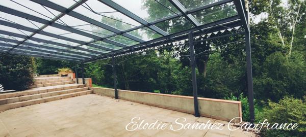 A 15 minutes de Tarbes, maison traditionnelle 10 pièces , 5 chambres, avec parc et piscine.