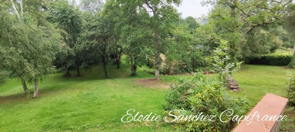 A 15 minutes de Tarbes, maison traditionnelle 10 pièces , 5 chambres, avec parc et piscine.