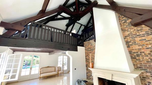 A 15 minutes de Tarbes, maison traditionnelle 10 pièces , 5 chambres, avec parc et piscine.