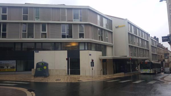 POITIERS A 2 PAS DES CORDELIERS BUREAUX EN REZ DE CHAUSSEE