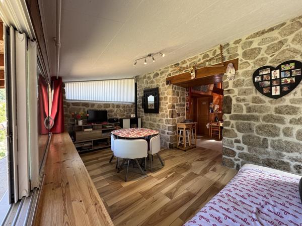 Maison en pierre rénovée – Meublée à Thueyts (07)