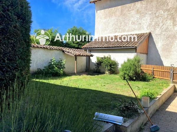 Location                                                      Maison de village
                        
                     3 pièces                      68 m2                     à Fareins