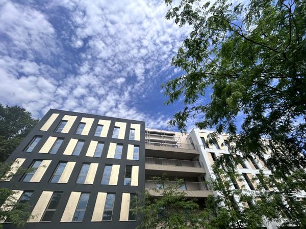 A VENDRE - A LOUER - MACON PROCHE CENTRE VILLE - bureaux neufs aux dernières normes environnementales avec balcons.