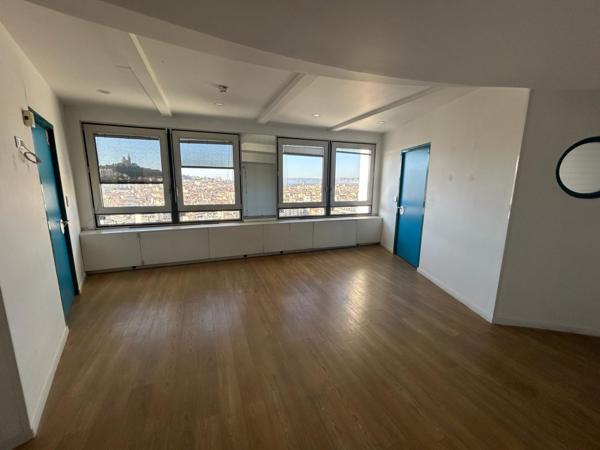 Plateau de bureaux avec parkings et archives à vendre - Tour Méditerranée - Castellane - 13006 Marseille