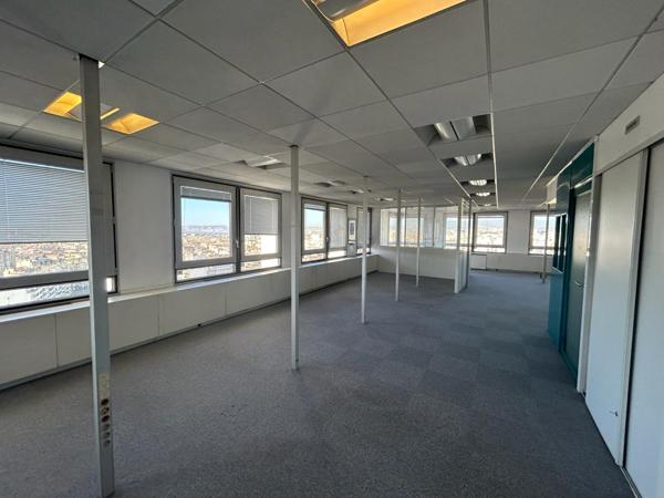 Plateau de bureaux avec parkings et archives à vendre - Tour Méditerranée - Castellane - 13006 Marseille
