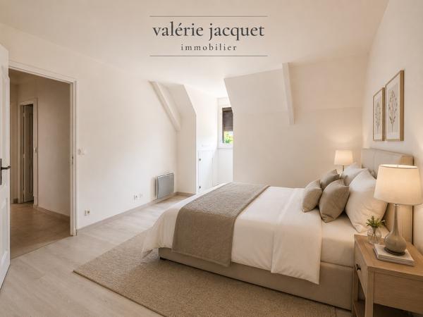 Maison familiale de 4 chambres avec vie de plain-pied – 3 150 m² de terrain – À 5 minutes à pied du centre-vil