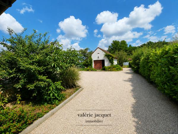 Maison familiale de 4 chambres avec vie de plain-pied – 3 150 m² de terrain – À 5 minutes à pied du centre-vil