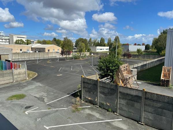 LOCATION BUREAUX NIORT ZONE SAINT LIGUAIRE 1022m2 DIVISIBLE A PARTIR DE 200m2