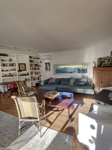 Villa
                                                                                                                                                                                                                                                                                                                        5 pièce(s)                                                                                                                                                                                                          3 chambre(s)                                                                                                                                                                                                          150  m²
