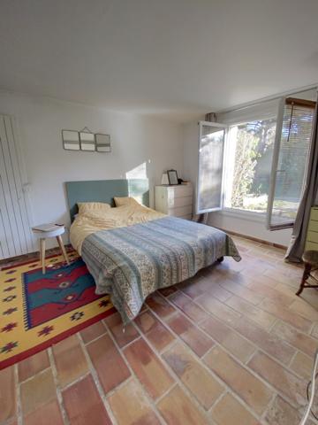 Villa
                                                                                                                                                                                                                                                                                                                        5 pièce(s)                                                                                                                                                                                                          3 chambre(s)                                                                                                                                                                                                          150  m²