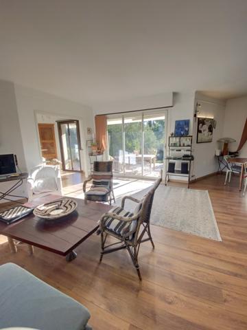Villa
                                                                                                                                                                                                                                                                                                                        5 pièce(s)                                                                                                                                                                                                          3 chambre(s)                                                                                                                                                                                                          150  m²