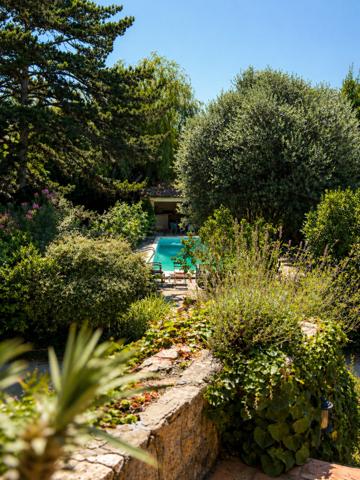 Villa
                                                                                                                                                                                                                                                                                                                        5 pièce(s)                                                                                                                                                                                                          3 chambre(s)                                                                                                                                                                                                          150  m²