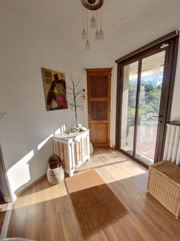 Villa
                                                                                                                                                                                                                                                                                                                        5 pièce(s)                                                                                                                                                                                                          3 chambre(s)                                                                                                                                                                                                          150  m²