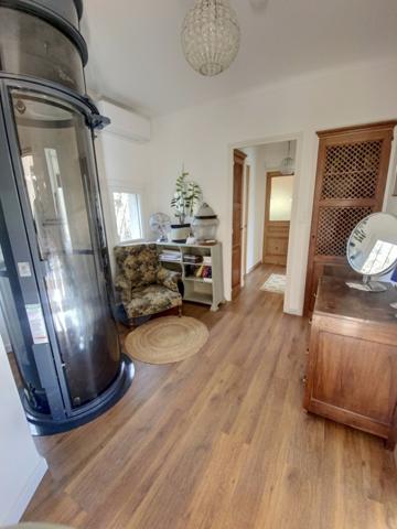 Villa
                                                                                                                                                                                                                                                                                                                        5 pièce(s)                                                                                                                                                                                                          3 chambre(s)                                                                                                                                                                                                          150  m²
