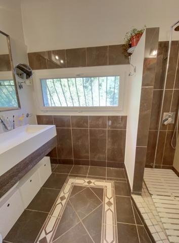 Villa
                                                                                                                                                                                                                                                                                                                        5 pièce(s)                                                                                                                                                                                                          3 chambre(s)                                                                                                                                                                                                          150  m²