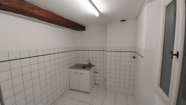 Toulon (83100) Appartement + murs libres de local commercial + garage