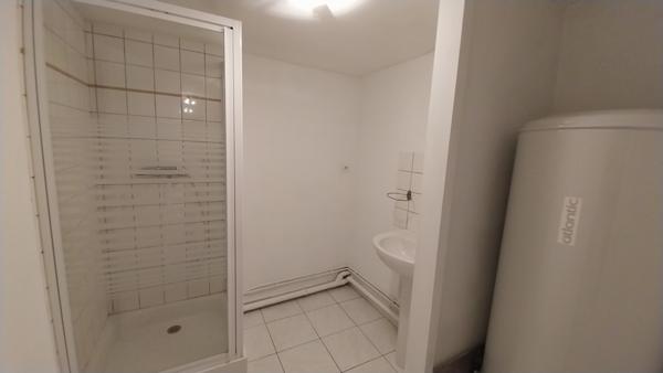 Toulon (83100) Appartement + murs libres de local commercial + garage