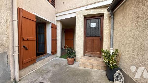 Châlons-en-Champagne - Centre-ville - Appartement T3 avec entrée indépendante et cour commune
...