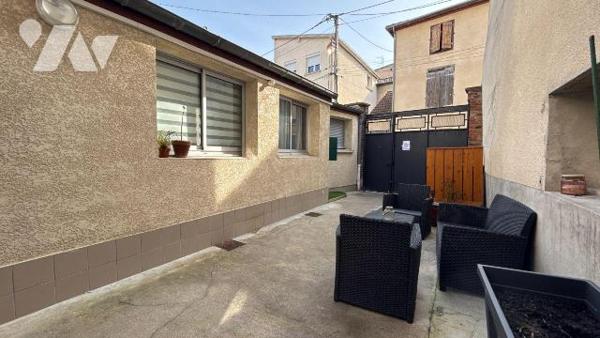 Châlons-en-Champagne - Centre-ville - Appartement T3 avec entrée indépendante et cour commune
...