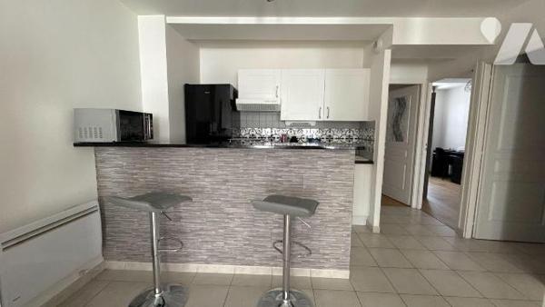 Châlons-en-Champagne - Centre-ville - Appartement T3 avec entrée indépendante et cour commune
...