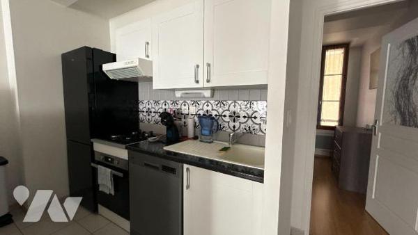 Châlons-en-Champagne - Centre-ville - Appartement T3 avec entrée indépendante et cour commune
...