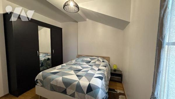 Châlons-en-Champagne - Centre-ville - Appartement T3 avec entrée indépendante et cour commune
...