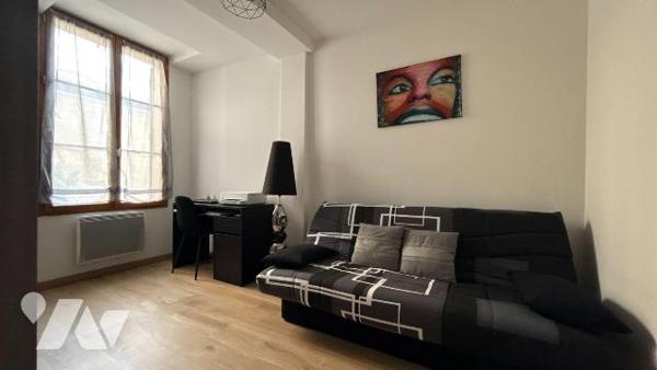 Châlons-en-Champagne - Centre-ville - Appartement T3 avec entrée indépendante et cour commune
...