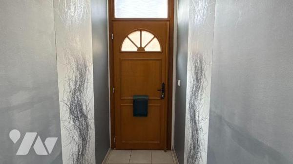 Châlons-en-Champagne - Centre-ville - Appartement T3 avec entrée indépendante et cour commune
...