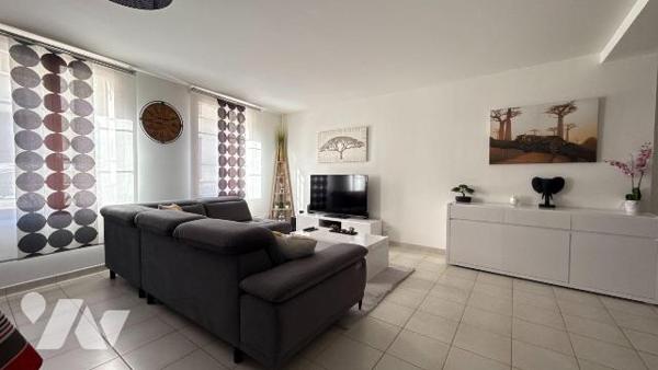 Châlons-en-Champagne - Centre-ville - Appartement T3 avec entrée indépendante et cour commune
...