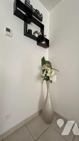 Châlons-en-Champagne - Centre-ville - Appartement T3 avec entrée indépendante et cour commune
...