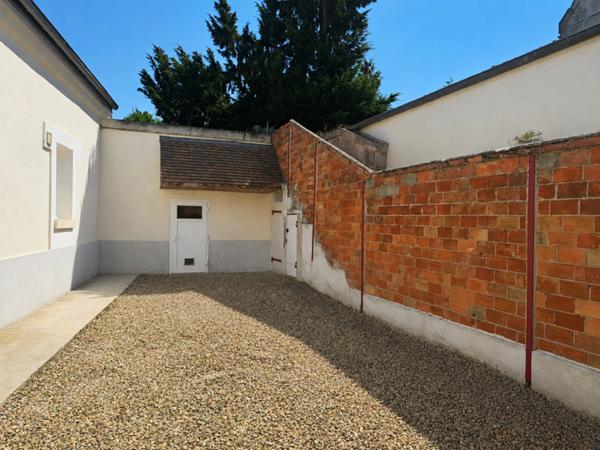 MAISON DE BOURG ENTIERREMENT RENOVEE