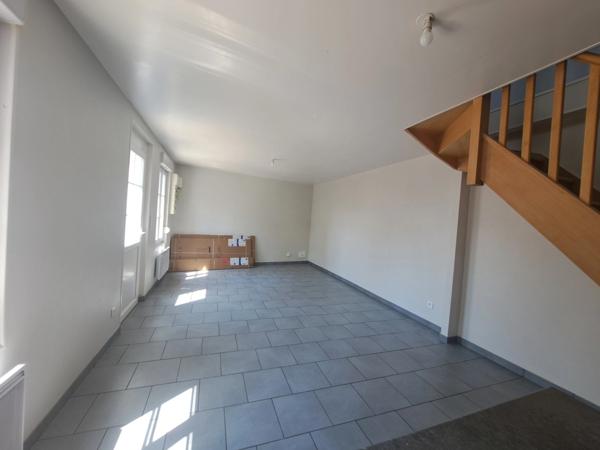 MAISON DE BOURG ENTIERREMENT RENOVEE