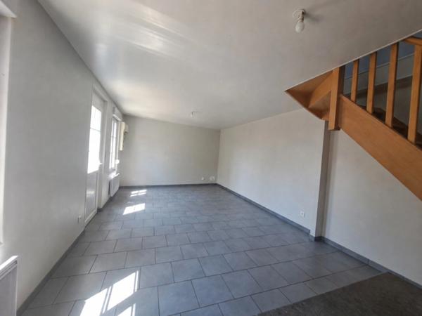 MAISON DE BOURG ENTIERREMENT RENOVEE