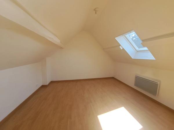 MAISON DE BOURG ENTIERREMENT RENOVEE