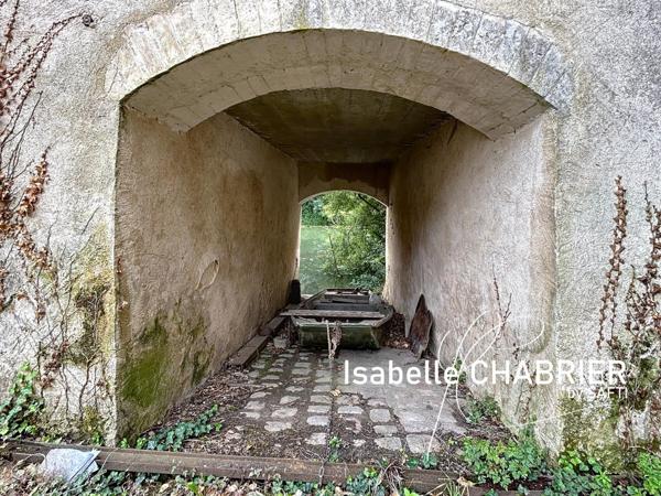 DURTAL, MAISON AVEC 7 GARAGES & DEPENDANCE