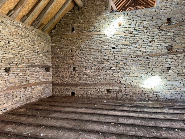 Maison et granges entre Venarey-les-Laumes et Vitteaux (21)