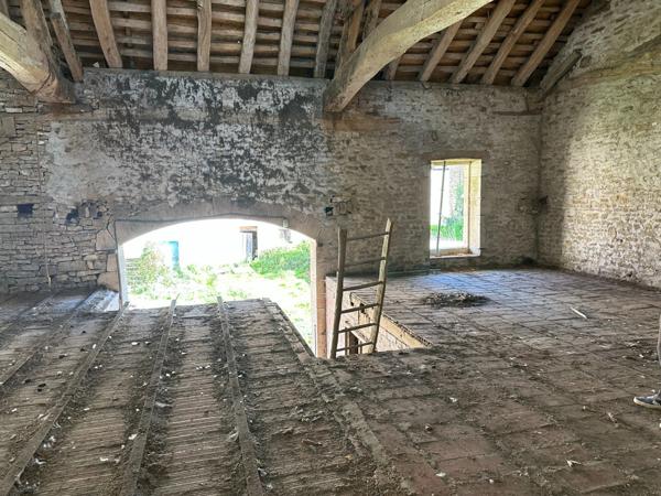 Maison et granges entre Venarey-les-Laumes et Vitteaux (21)