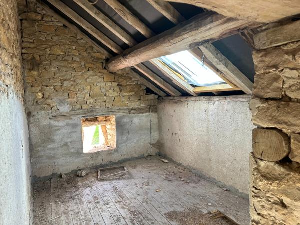 Maison et granges entre Venarey-les-Laumes et Vitteaux (21)